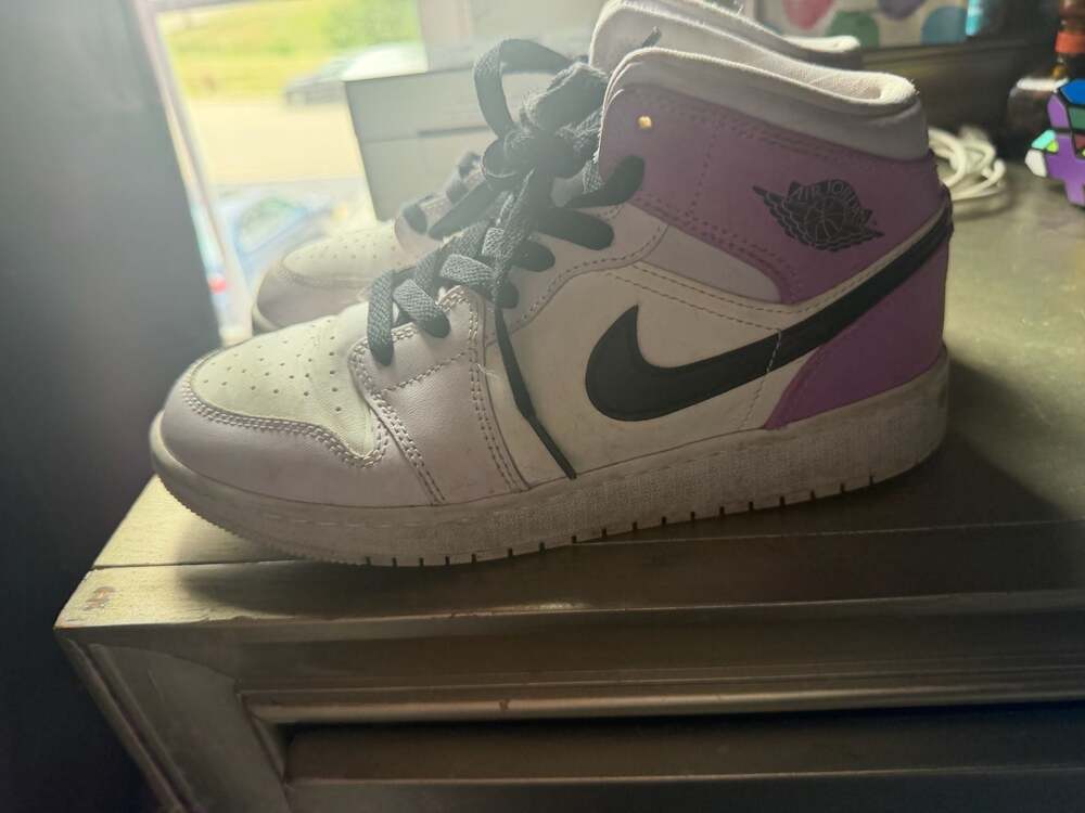 Nike Air Jordan 1 Mid GS "Barely Grape" Sneakers